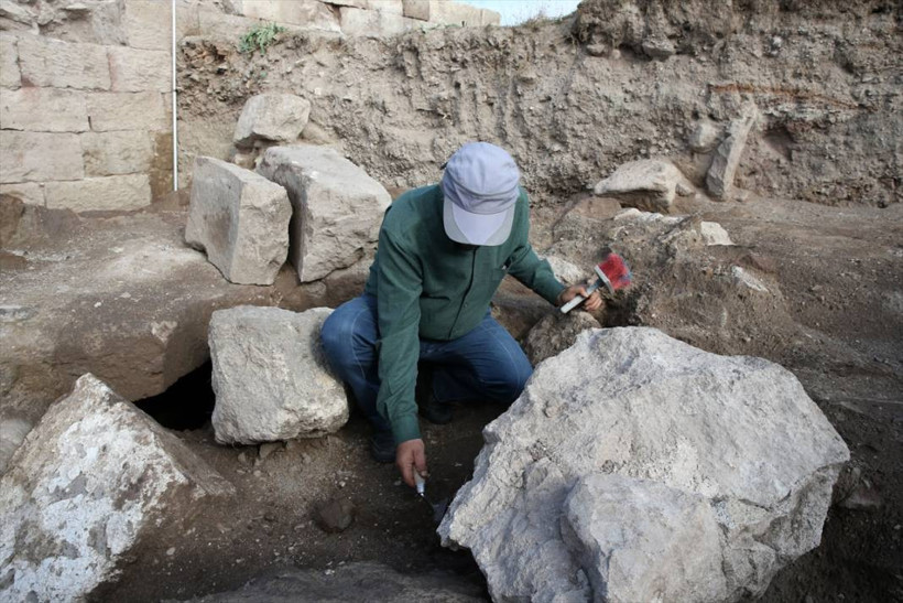 Eski Ahlat Şehri Kalesi'ndeki kazılarda su sarnıcı ortaya çıkarıldı - Resim: 10