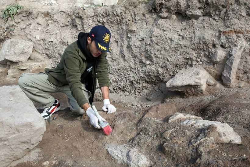 Eski Ahlat Şehri Kalesi'ndeki kazılarda su sarnıcı ortaya çıkarıldı - Resim: 6
