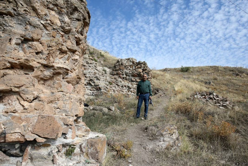 Eski Ahlat Şehri Kalesi'ndeki kazılarda su sarnıcı ortaya çıkarıldı - Resim: 4