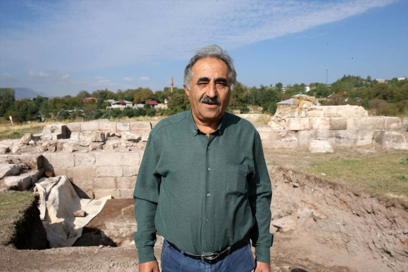 Eski Ahlat Şehri Kalesi'ndeki kazılarda su sarnıcı ortaya çıkarıldı - Resim: 3