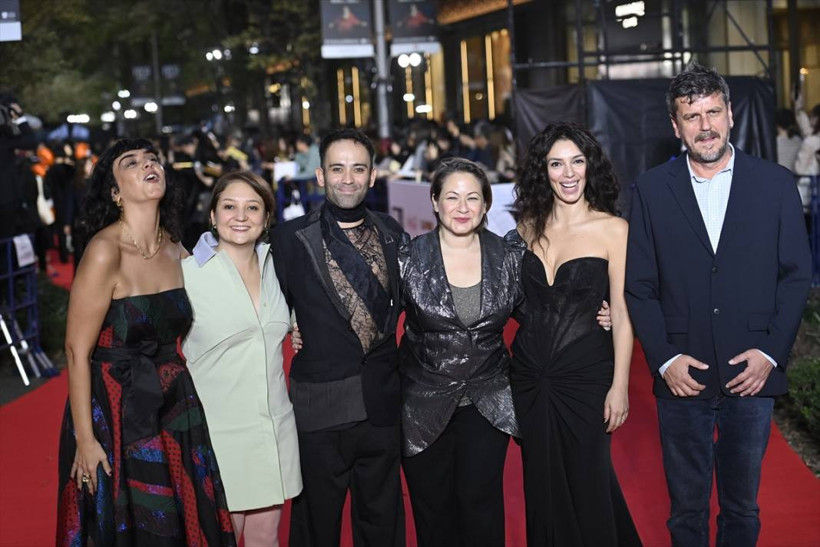 37. Tokyo Film Festivali başladı: 'Gündüz Apollon Gece Athena' ekibi kırmızı halıda - Resim: 3