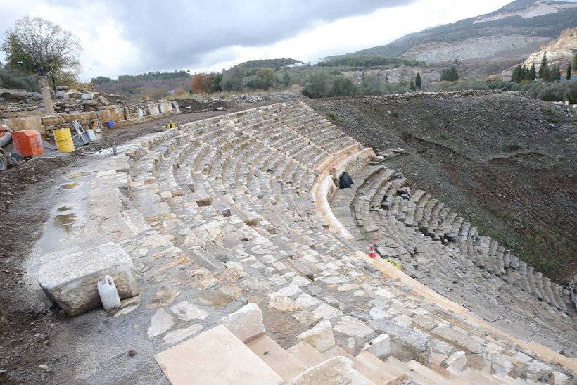 Stratonikeia tiyatrosunda 2 bin 250 yıllık kanalizasyon sistemi bulundu - Resim: 1
