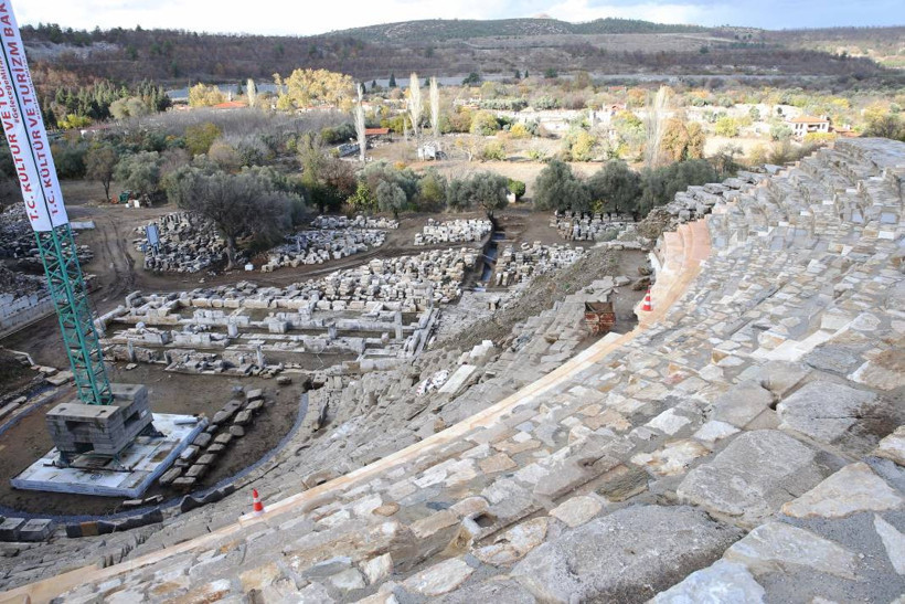Stratonikeia tiyatrosunda 2 bin 250 yıllık kanalizasyon sistemi bulundu - Resim: 2