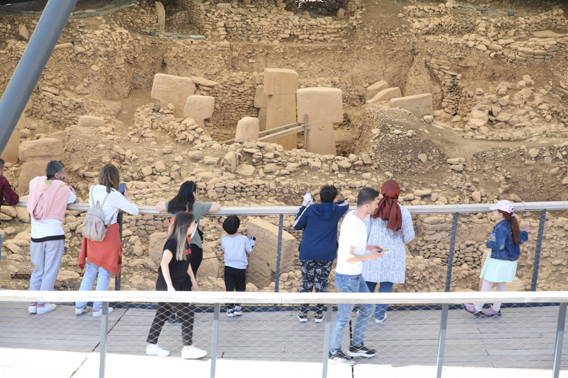aa-20221026-29254603-29254599-sanliurfa-salgin-oncesindeki-turizm-hareketliligini-yasiyor.jpg