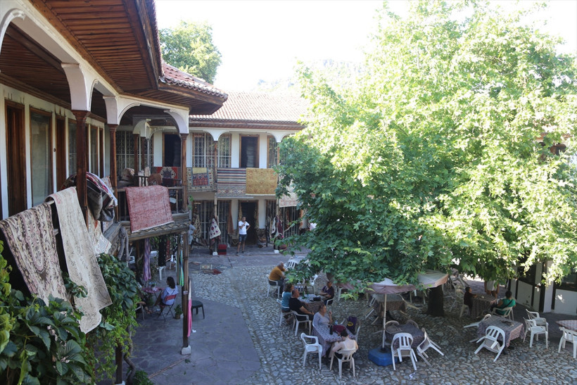 aa-20240617-34902784-34902781-mentese-mugla-bacali-evleri-ve-tarihi-yapilariyla-turist-cekiyor.jpg