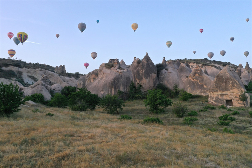 aa-20240618-34909021-34909011-yilin-ilk-5-ayinda-kapadokyaya-gelen-8-turistten-biri-balona-bindi.jpg