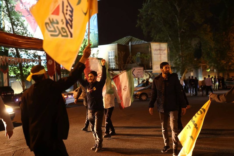 İsrail'e misilleme sonrası Tahran'da Filistin bayrakları ve Kasım Süleymani posterleriyle kutlama - Resim: 12
