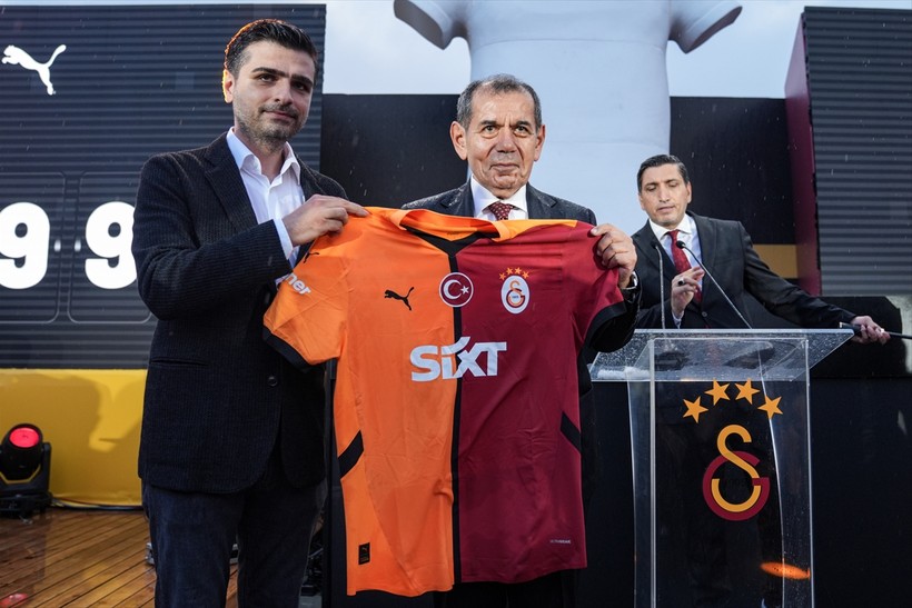 aa-20240704-35055402-35055388-galatasarayda-yeni-sezon-formalari-tanitildi.jpg