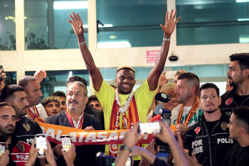 Victor Osimhen İstanbul'a geldi, ilk üçlüsünü çektirdi - Resim: 6