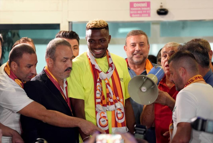 Victor Osimhen İstanbul'a geldi, ilk üçlüsünü çektirdi - Resim: 17