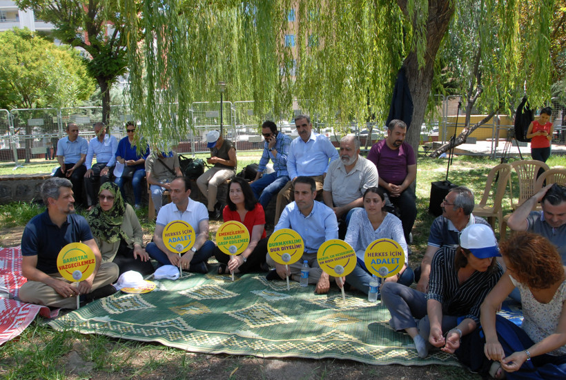 'Vicdan ve Adalet Nöbeti' tecrit altında - Resim : 1