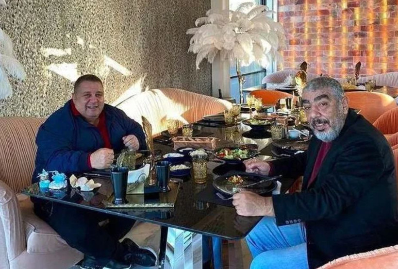Halil Falyalı'nın Haluk Kırcı, Yavuz Bingöl ve Saffet Sancaklı gibi birçok ünlü isimle fotoğrafı var - Resim : 4