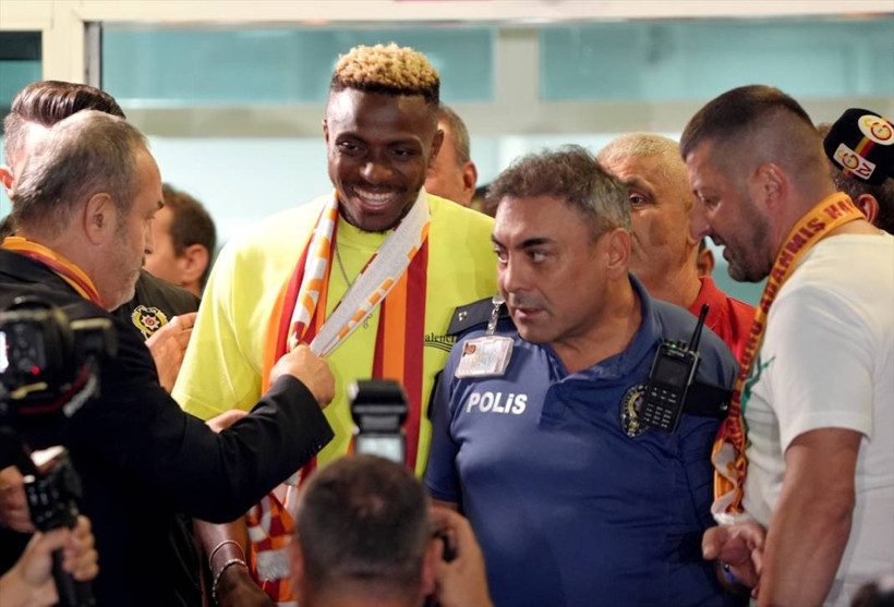 Victor Osimhen İstanbul'a geldi, ilk üçlüsünü çektirdi - Resim: 15