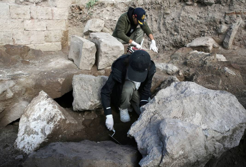 Eski Ahlat Şehri Kalesi'ndeki kazılarda su sarnıcı ortaya çıkarıldı - Resim: 8