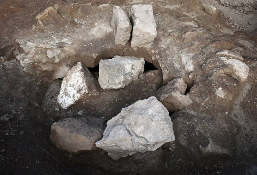 Eski Ahlat Şehri Kalesi'ndeki kazılarda su sarnıcı ortaya çıkarıldı - Resim: 12