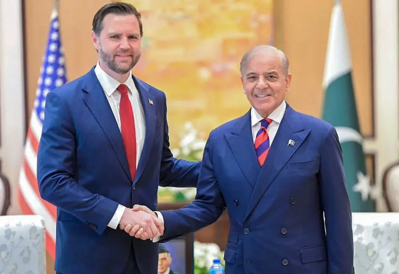 İran'dan ABD'ye: Hürmüz'e müdahale müzakereleri etkiler - Resim : 2