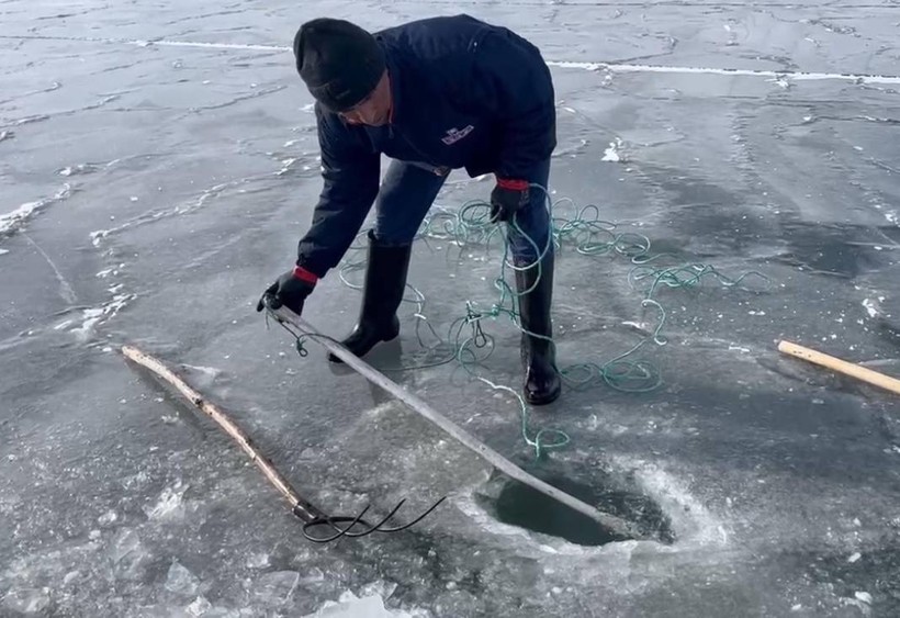 Eskimo usulü balık avı için Çıldır Gölü'ne ilk ağlar atıldı - Resim: 9