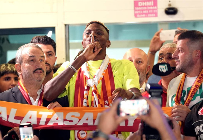 Victor Osimhen İstanbul'a geldi, ilk üçlüsünü çektirdi - Resim: 1