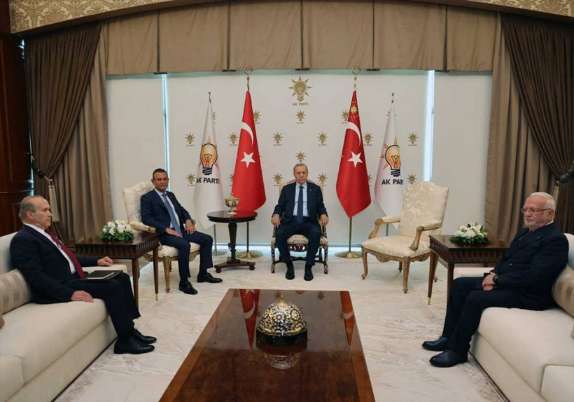 Fotoğraflarla Özgür Özel-Tayyip Erdoğan buluşması: Görüşme kaçıncı katta yapıldı, masada hangi konular var? - Resim: 5