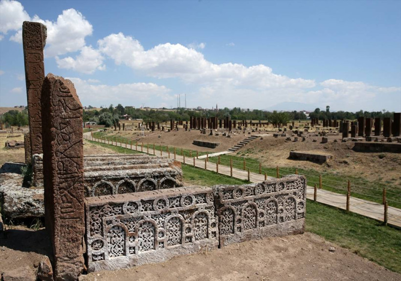 Selçuklu Meydan Mezarlığı'nda tahrip olan 80 mezar taşı restore edildi - Resim: 10
