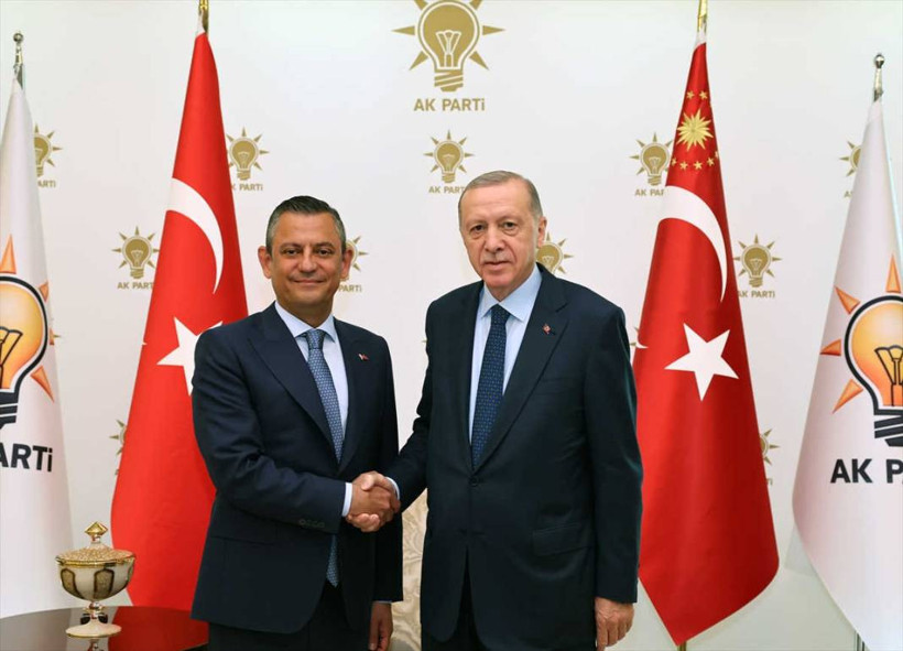 Fotoğraflarla Özgür Özel-Tayyip Erdoğan buluşması: Görüşme kaçıncı katta yapıldı, masada hangi konular var? - Resim: 3