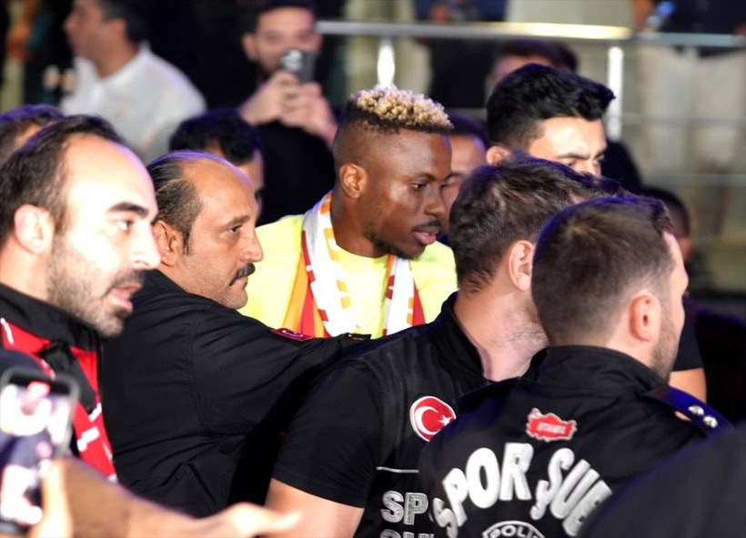 Victor Osimhen İstanbul'a geldi, ilk üçlüsünü çektirdi - Resim: 2