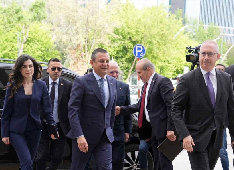 Fotoğraflarla Özgür Özel-Tayyip Erdoğan buluşması: Görüşme kaçıncı katta yapıldı, masada hangi konular var? - Resim: 1