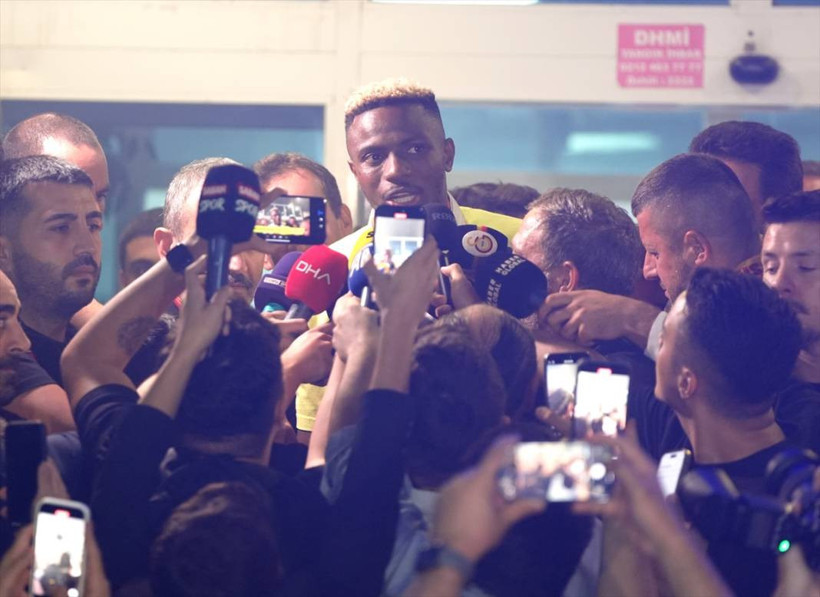 Victor Osimhen İstanbul'a geldi, ilk üçlüsünü çektirdi - Resim: 3