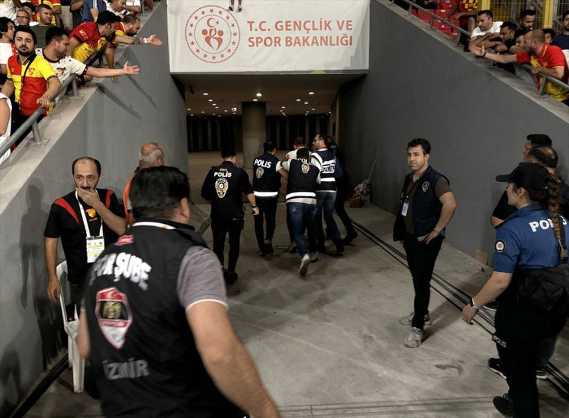 Fenerbahçe-Göztepe maçında Ali Koç'u iten kişi gözaltına alındı - Resim: 4