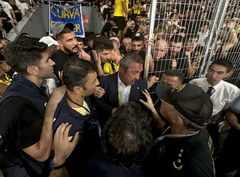 Fenerbahçe-Göztepe maçında Ali Koç'u iten kişi gözaltına alındı - Resim: 3