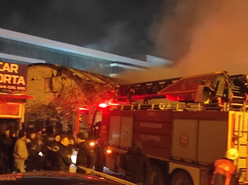 Van'ın Mısır Çarşısı’ndaki yangında 60 iş yeri zarar gördü - Resim: 2