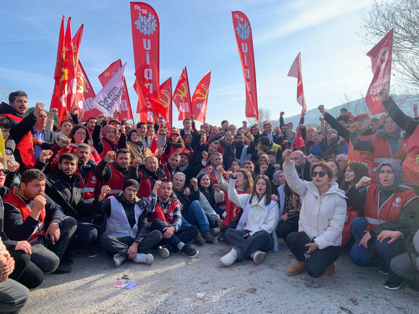 Polonez fabrikası önünde zafer halayı: ‘Birleşen işçiler asla yenilmez’ - Resim : 3