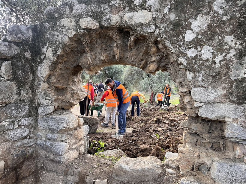 Herakleia Antik Kenti'ndeki kazılardan çıkarılan eserlerde pati izlerine rastlandı - Resim: 10