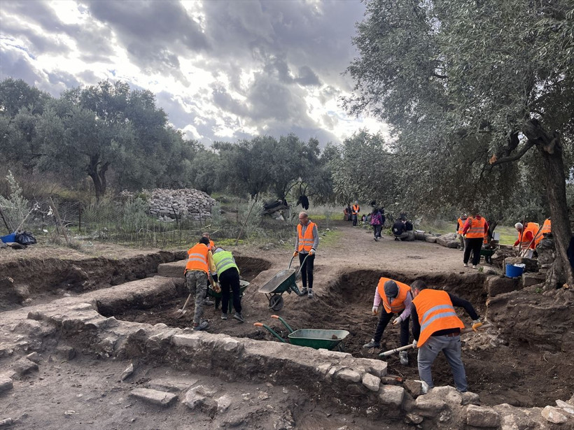 Herakleia Antik Kenti'ndeki kazılardan çıkarılan eserlerde pati izlerine rastlandı - Resim: 11