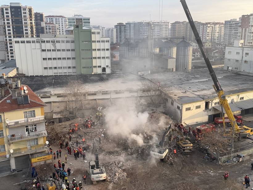 Konya'da çöken binada 2 kişinin cansız bedenine ulaşıldı - Resim : 1