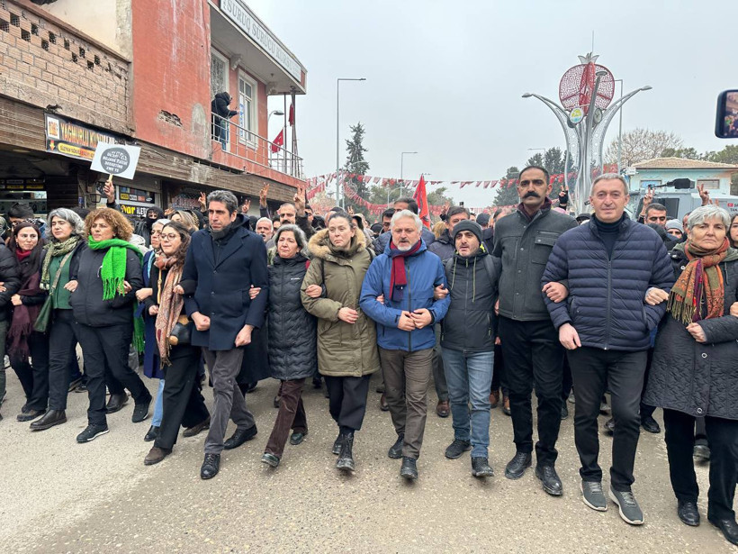 Suru&ccedil;&rsquo;ta Kobani y&uuml;r&uuml;y&uuml;ş&uuml;ne m&uuml;dahale: 5 g&ouml;zaltı, 1 ağır yaralı - Resim : 2