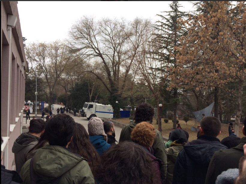 Akademisyenlere polis şiddeti - Resim: 4