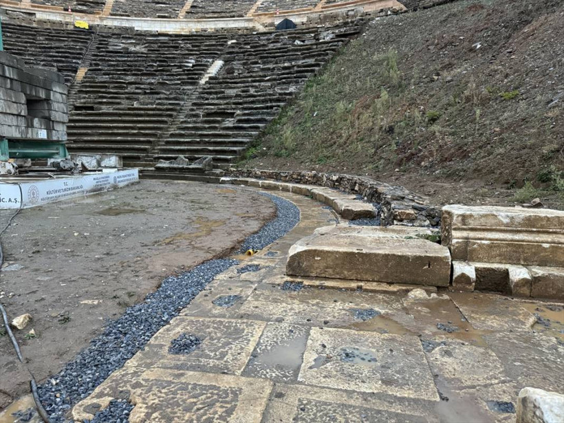 Stratonikeia tiyatrosunda 2 bin 250 yıllık kanalizasyon sistemi bulundu - Resim: 12