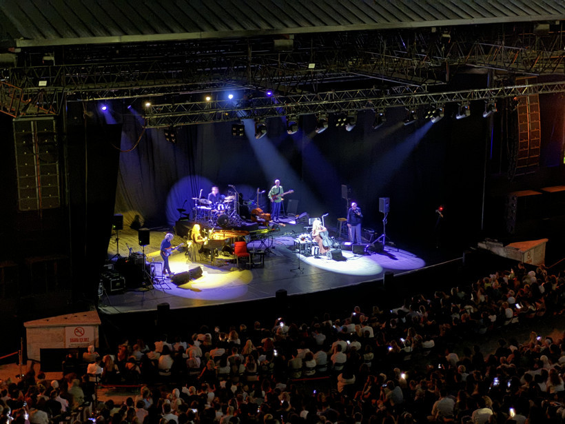 aa-20240702-35038846-35038844-kanadali-muzisyen-loreena-mckennitt-harbiyede-konser-verdi.jpg