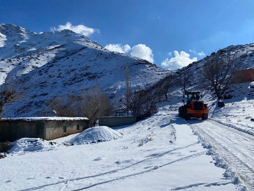 Batman Sason'da 14 yerleşim yerinin yolu kardan kapandı - Resim: 5