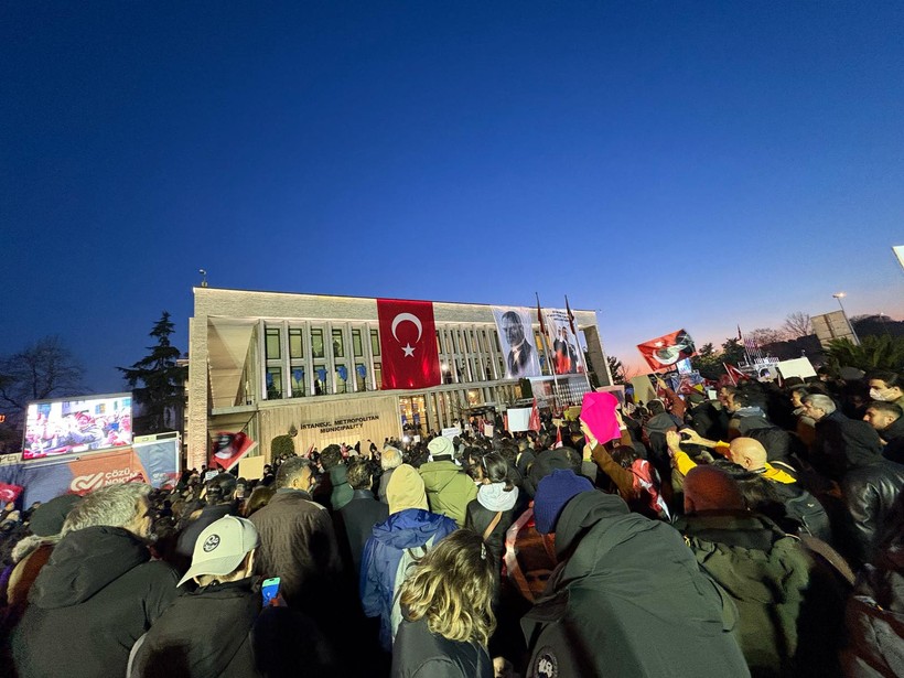 Özel Saraçhane'de konuştu: 'Taksim'i geri alacağız, Saraçhane'yi kayyımına vermeyeceğiz' - Resim : 1