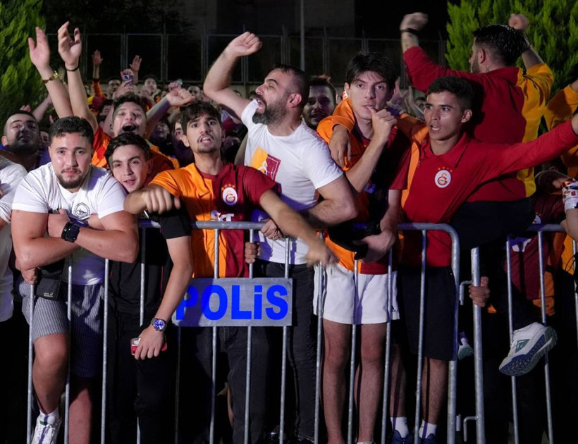 Victor Osimhen İstanbul'a geldi, ilk üçlüsünü çektirdi - Resim: 8