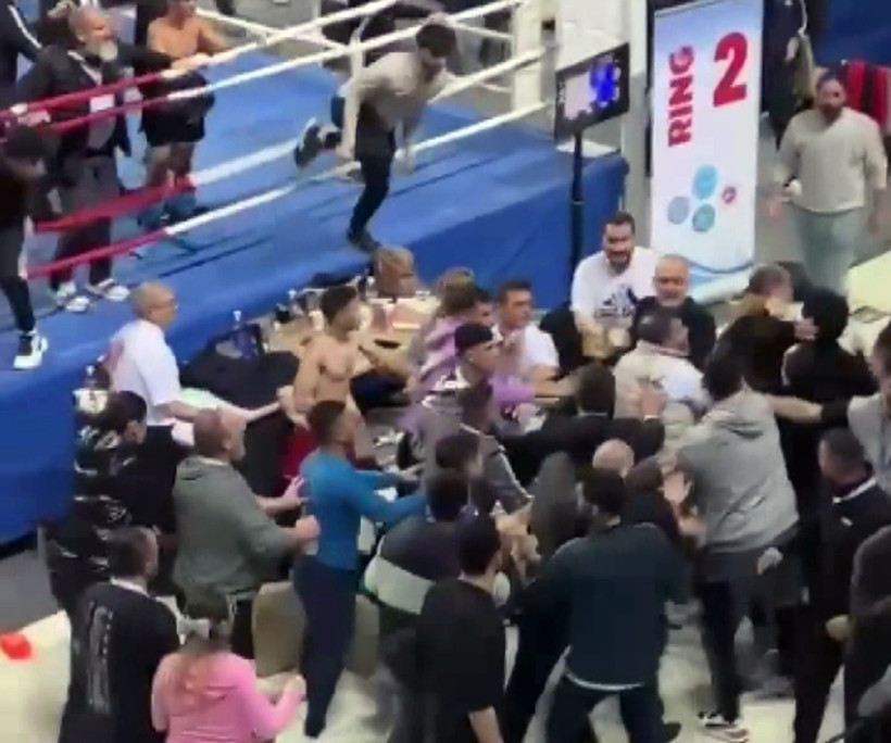Kick boks şampiyonasında kavga: 4 hakem yaralı, 5 gözaltı - Resim : 1