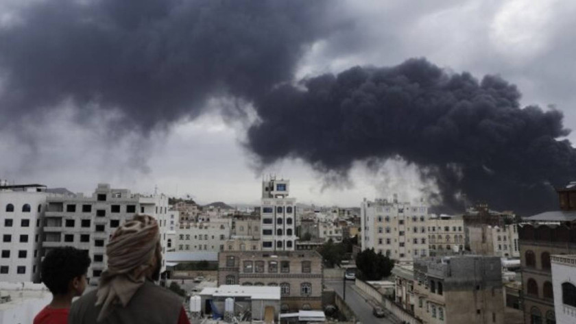 48 saatte 3 ülkeyi vurdu... İsrail, Yemen'in başkenti Sana'ya saldırı düzenledi
