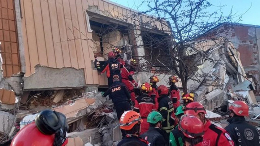 Gebze'de çöken bina: 18 yaşındaki Dilara Bilir sağ kurtarıldı