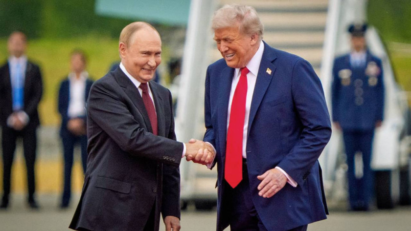 Trump, Putin'in savaşı bitirmek istediğini söyledi, AB Rusya'yı kara listeye aldı