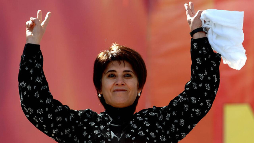 Bursaspor taraftarı Leyla Zana’yı hedef aldı: Faşist refleks tribünlerde sahneye sürüldü