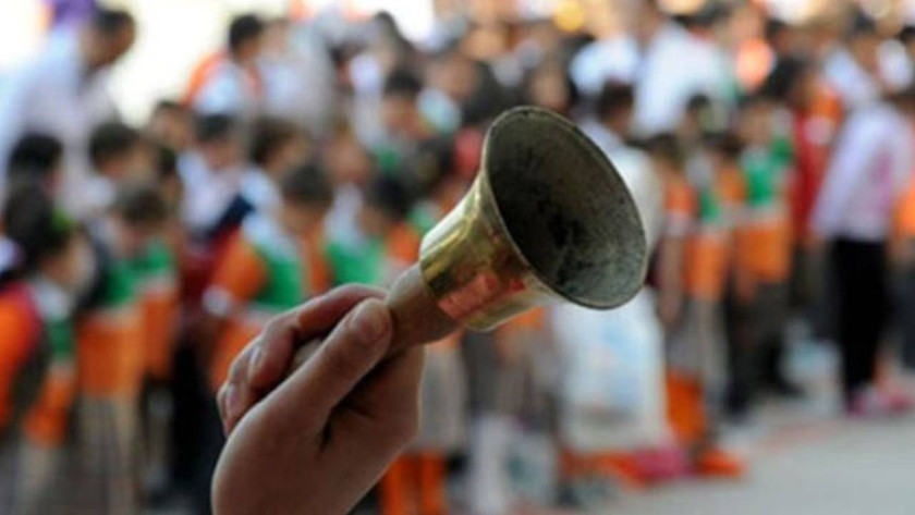 Okul zilinin ilahi ile değiştirilmesine tepki gösteren veli, gözaltına alındı