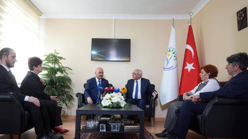 AKP ve DEM Parti bayramlaşmasında 'barış yasası' vurgusu