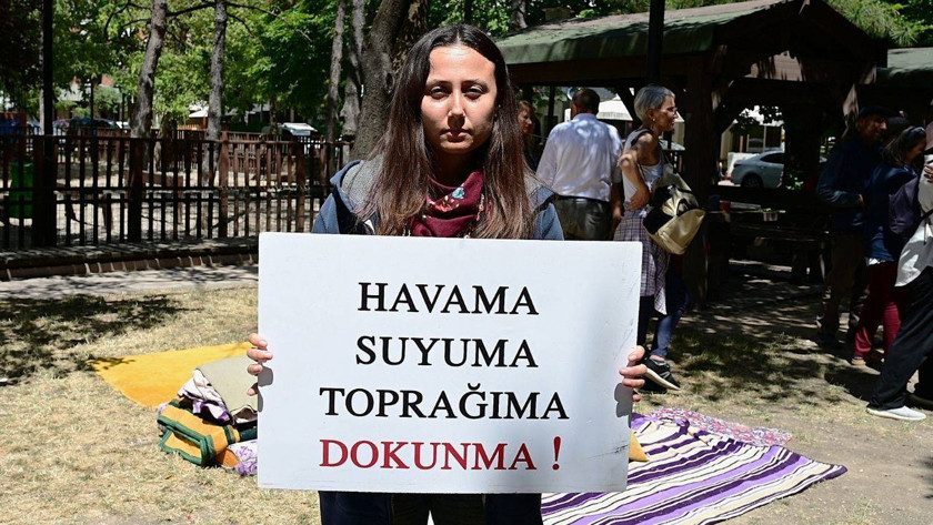 Akbelen savunucusu Esra Işık'a para ve hapis cezası